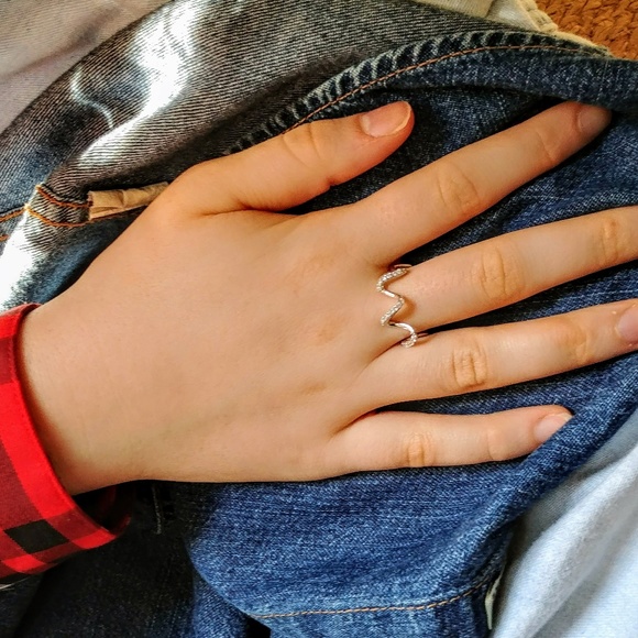 Sterling Ribbon Ring - Picture 3 of 6